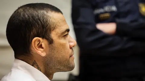 Dani Alves sortirà de la presó després d’entregar la fiança d’un milió d’euros Dani Alves sortirà de la presó després d’entregar la fiança d’un milió d’euros