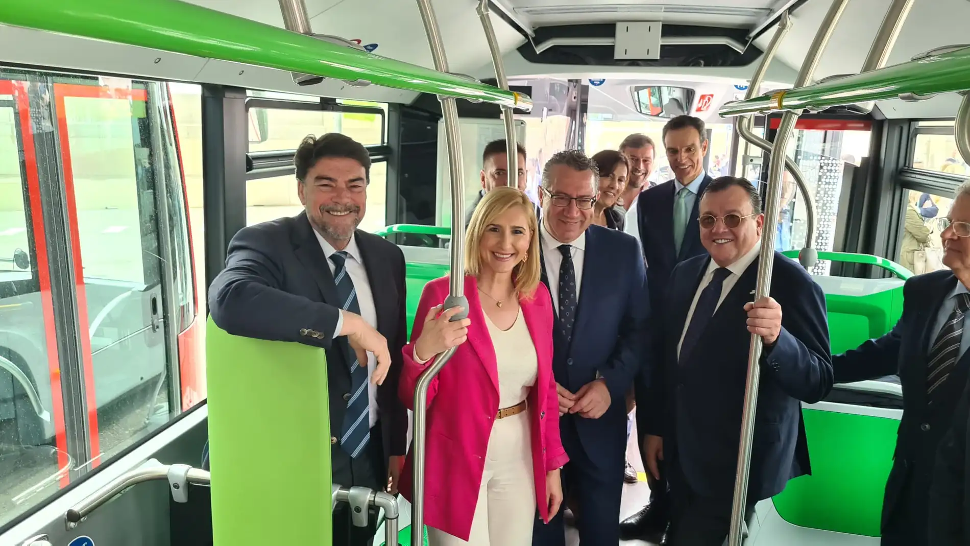 En el interior de uno de los nuevos autobuses eléctricos de Alicante 