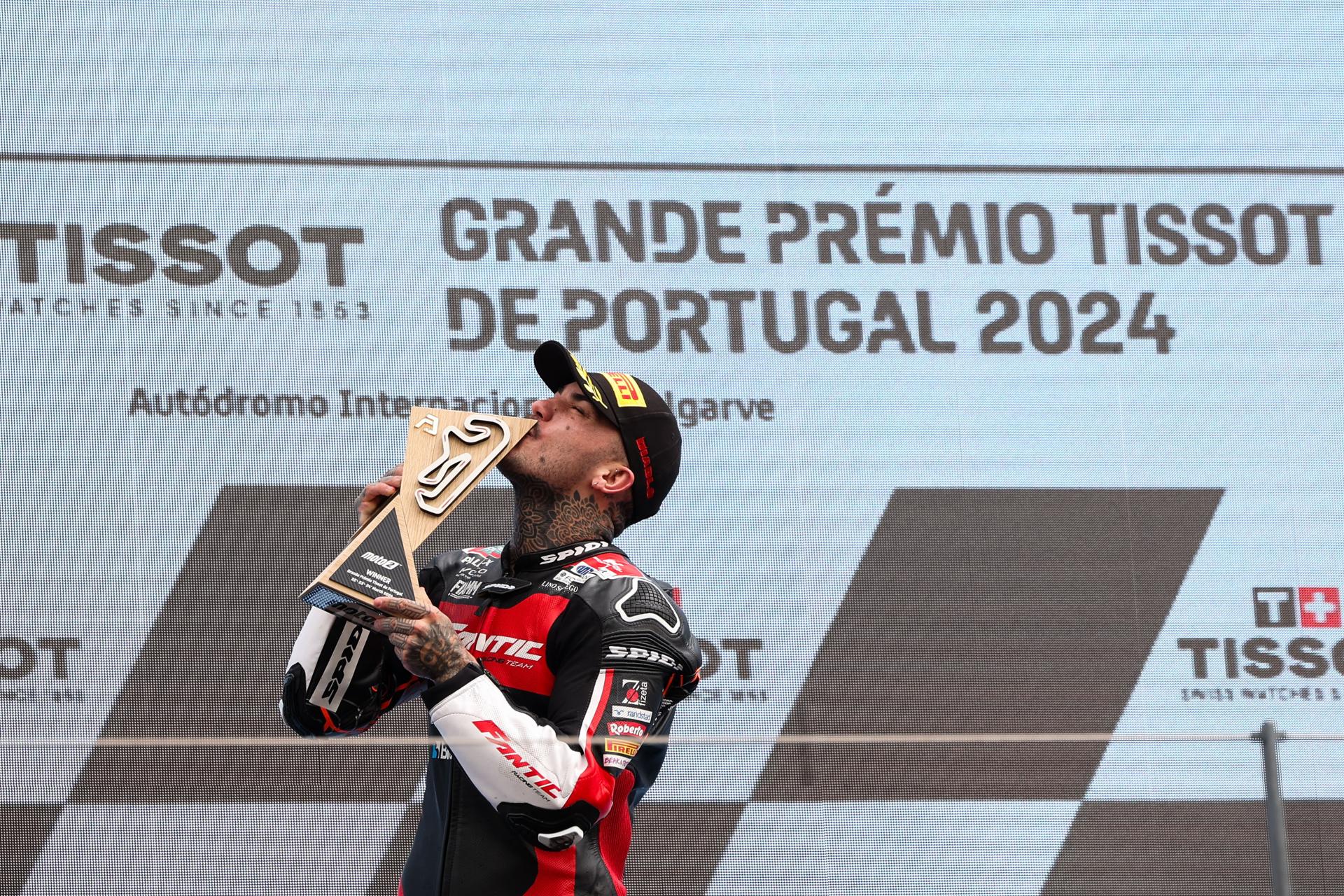 El valenciano Arón Canet logra su primera victoria en el mundial de Moto2 El valenciano Arón Canet logra su primera victoria en el mundial de Moto2