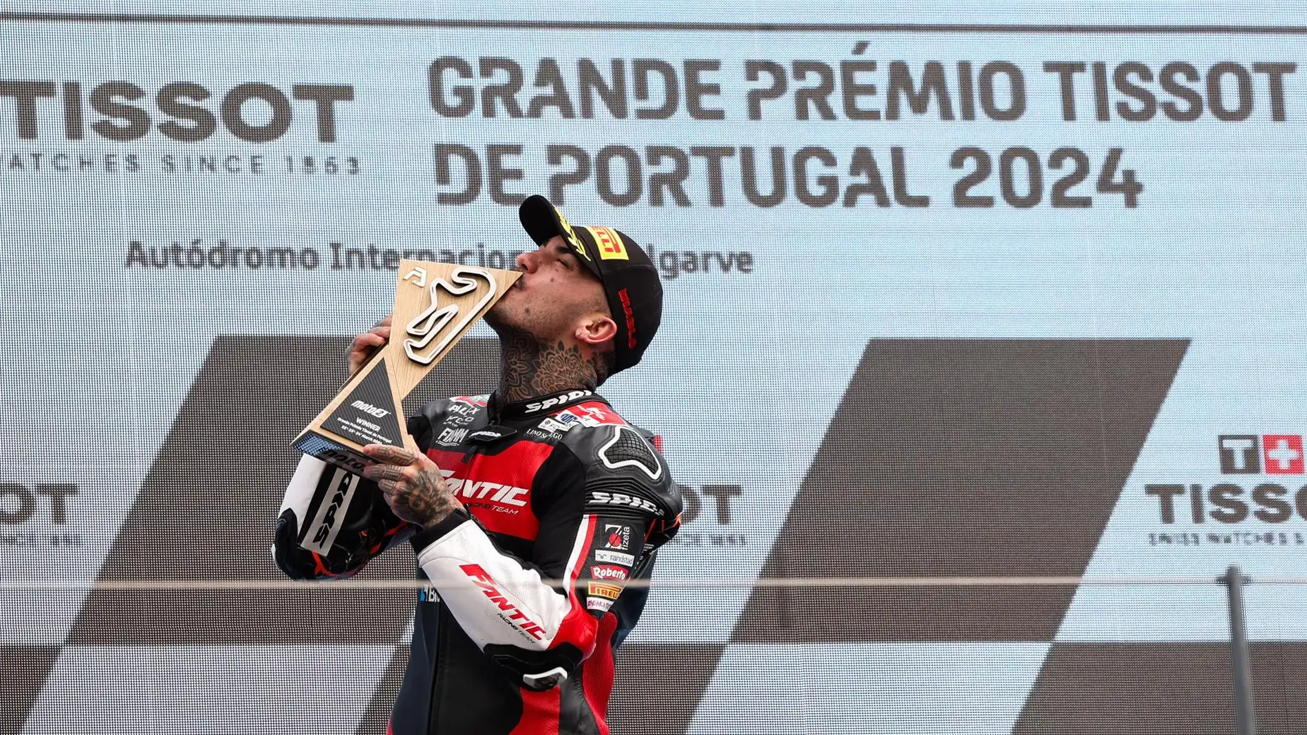 El valenciano Arón Canet logra su primera victoria en el mundial de Moto2