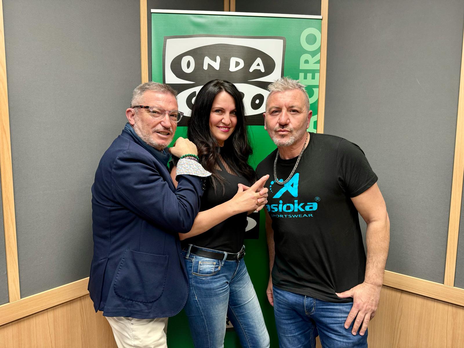 Miguel Noguera visita las residencias de mayores de Alicante para cantarles y alegrarles la estancia Miguel Noguera visita las residencias de mayores de Alicante para cantarles y alegrarles la estancia