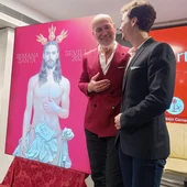 El pintor Salustiano, con su hijo Horacio, modelo usado para pintar el cartel de la Semana Santa de Sevilla 2024. El pintor Salustiano, con su hijo Horacio, modelo usado para pintar el cartel de la Semana Santa de Sevilla 2024.