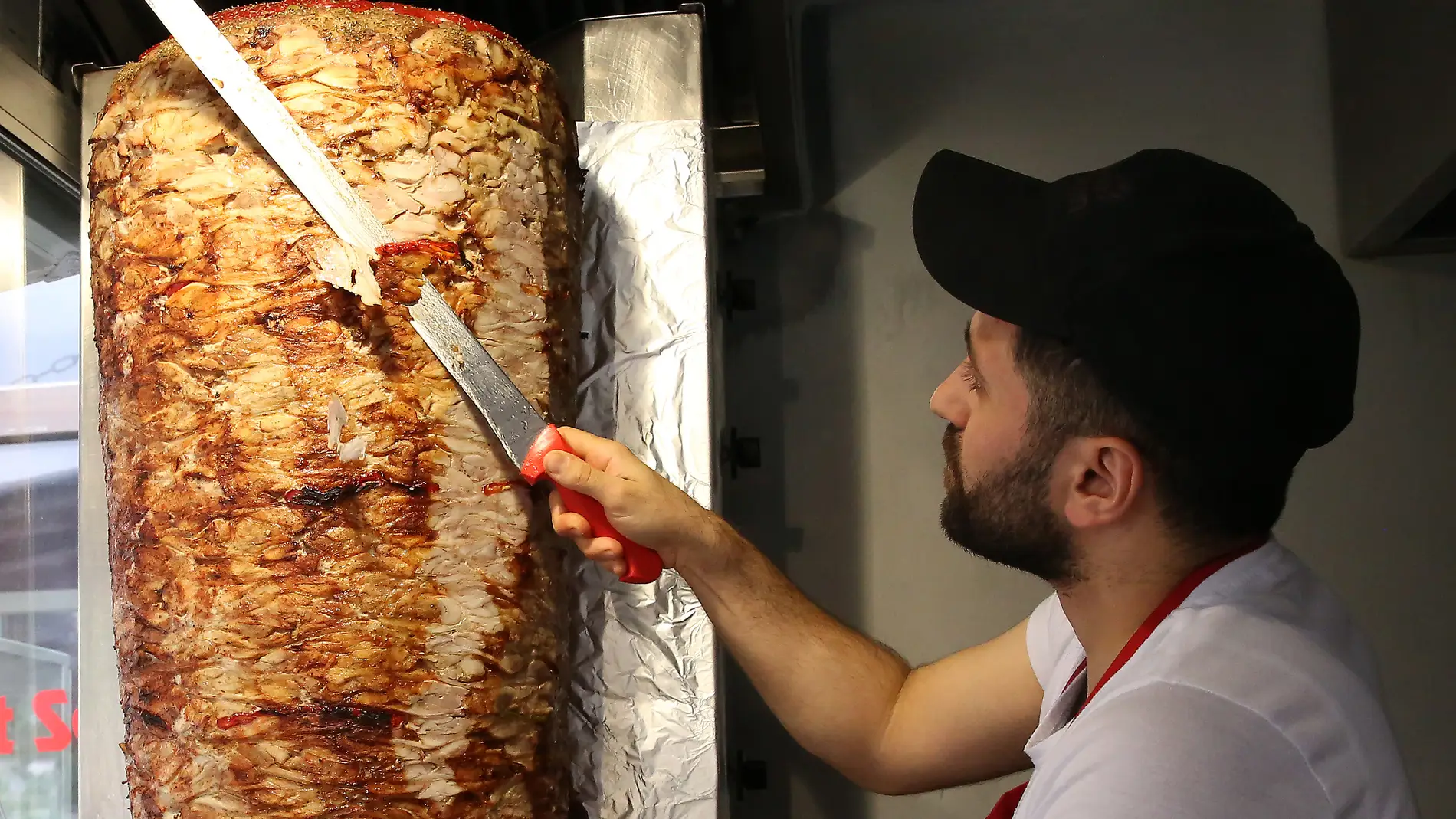 La amenaza de un cliente al responsable de un kebab: "Como me pongas lechu te encañono"