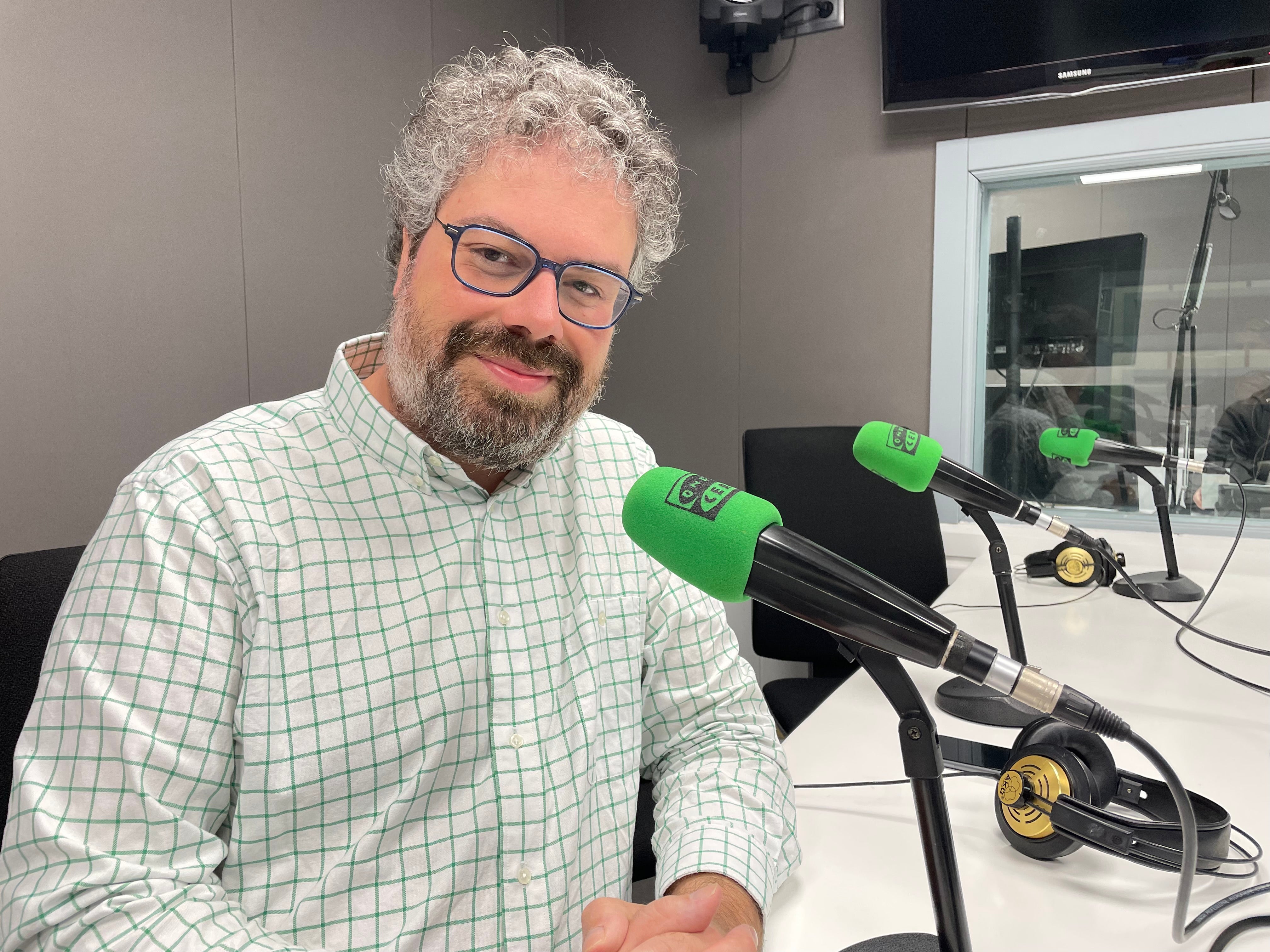 Mi vecino aún conserva sus adornos madrileños, ¿qué puedo hacer?: Sergio del Molino responde al dilema