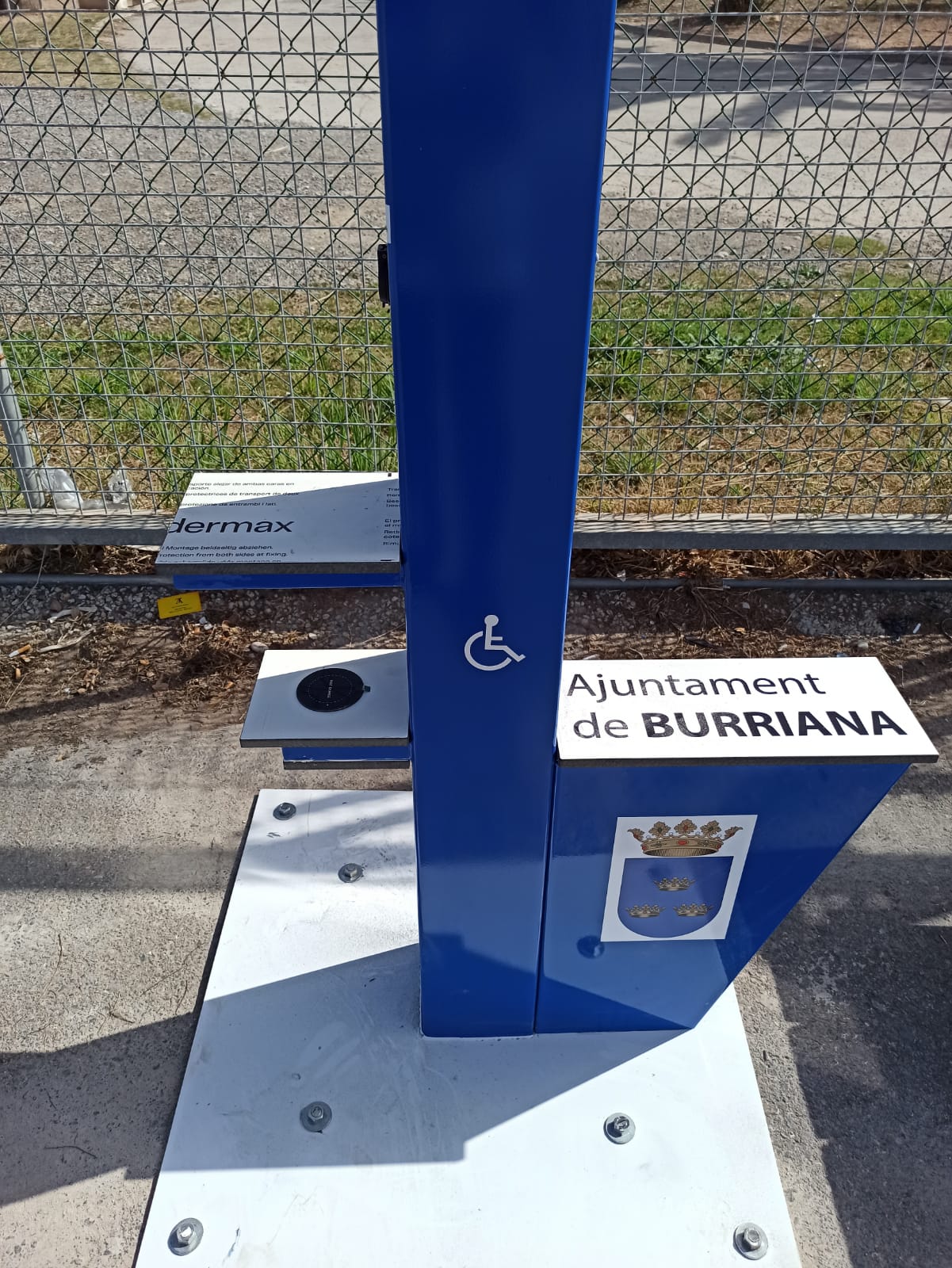 Burriana instala cargadores móviles solares en sus playas Burriana instala cargadores móviles solares en sus playas