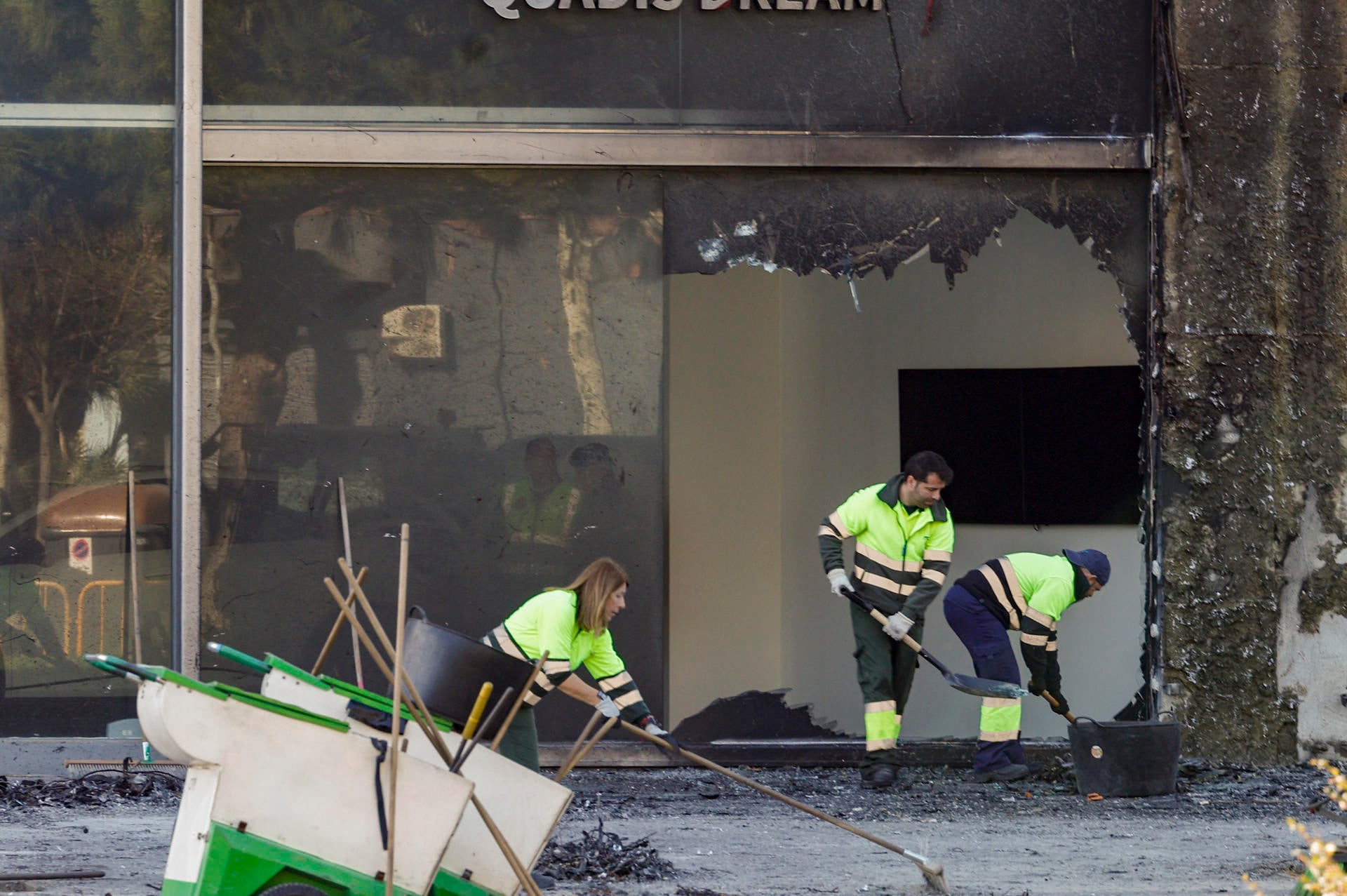 El fiscal pide al juez que reabra la investigación por el incendio de Campanar (València) El fiscal pide al juez que reabra la investigación por el incendio de Campanar (València)