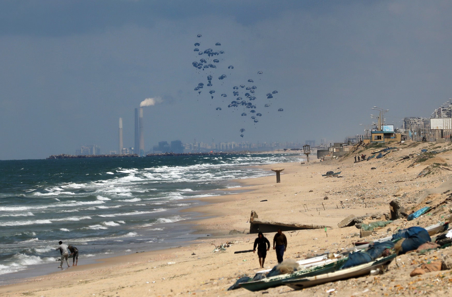 Gaza pide que se ponga fin al reparto de ayuda humanitaria lanzada desde aviones Gaza pide que se ponga fin al reparto de ayuda humanitaria lanzada desde aviones