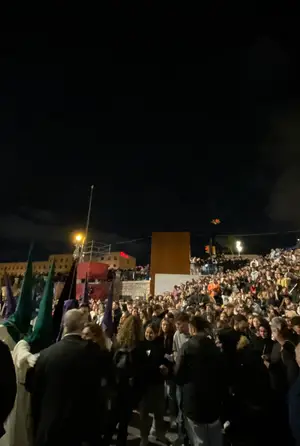 La Tribuna de los Pobres esperando a Nueva Esperanza La Tribuna de los Pobres esperando a Nueva Esperanza