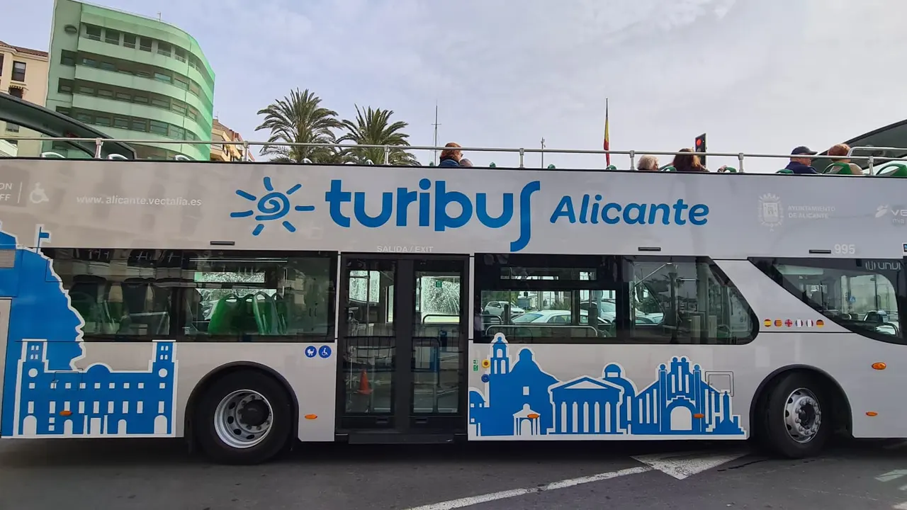 El nuevo Turibús de Alicante