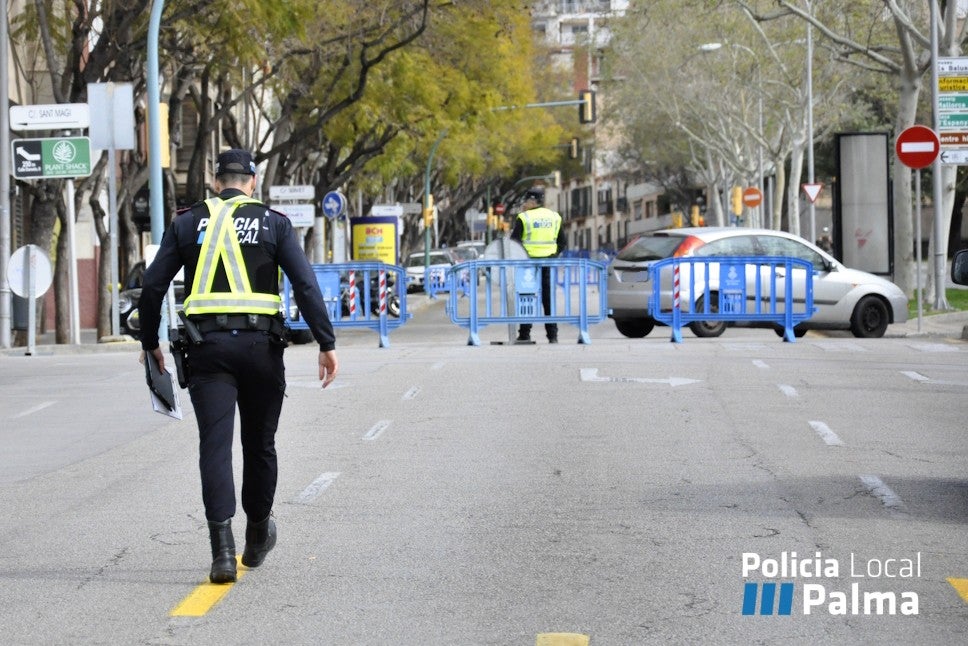 Dos conductores investigados por delitos contra la seguridad vial en Palma: uno por cuadruplicar la tasa de alcohol y otro por hacerlo sin carnet Dos conductores investigados por delitos contra la seguridad vial en Palma: uno por cuadruplicar la tasa de alcohol y otro por hacerlo sin carnet
