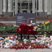 Un memorial improvisado para las víctimas de los atentados en Moscú