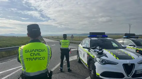 Agentes de la Guardia Civil de Tráfico Agentes de la Guardia Civil de Tráfico