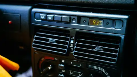 Cómo cambiar la hora del coche Cómo cambiar la hora del coche