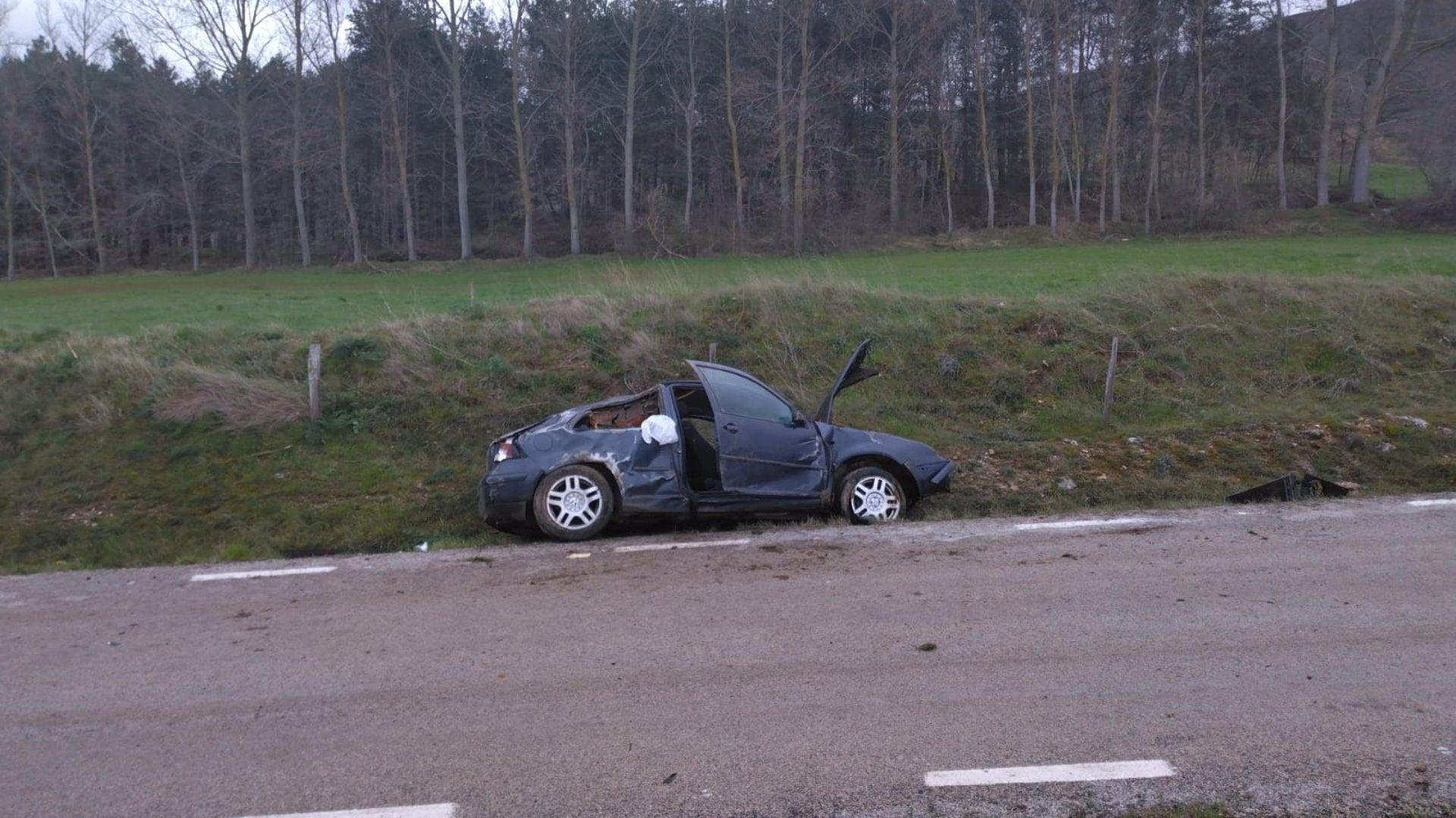 Una joven de 21 años, en estado grado grave tras sufrir un accidente en coche en Valderredible Una joven de 21 años, en estado grado grave tras sufrir un accidente en coche en Valderredible
