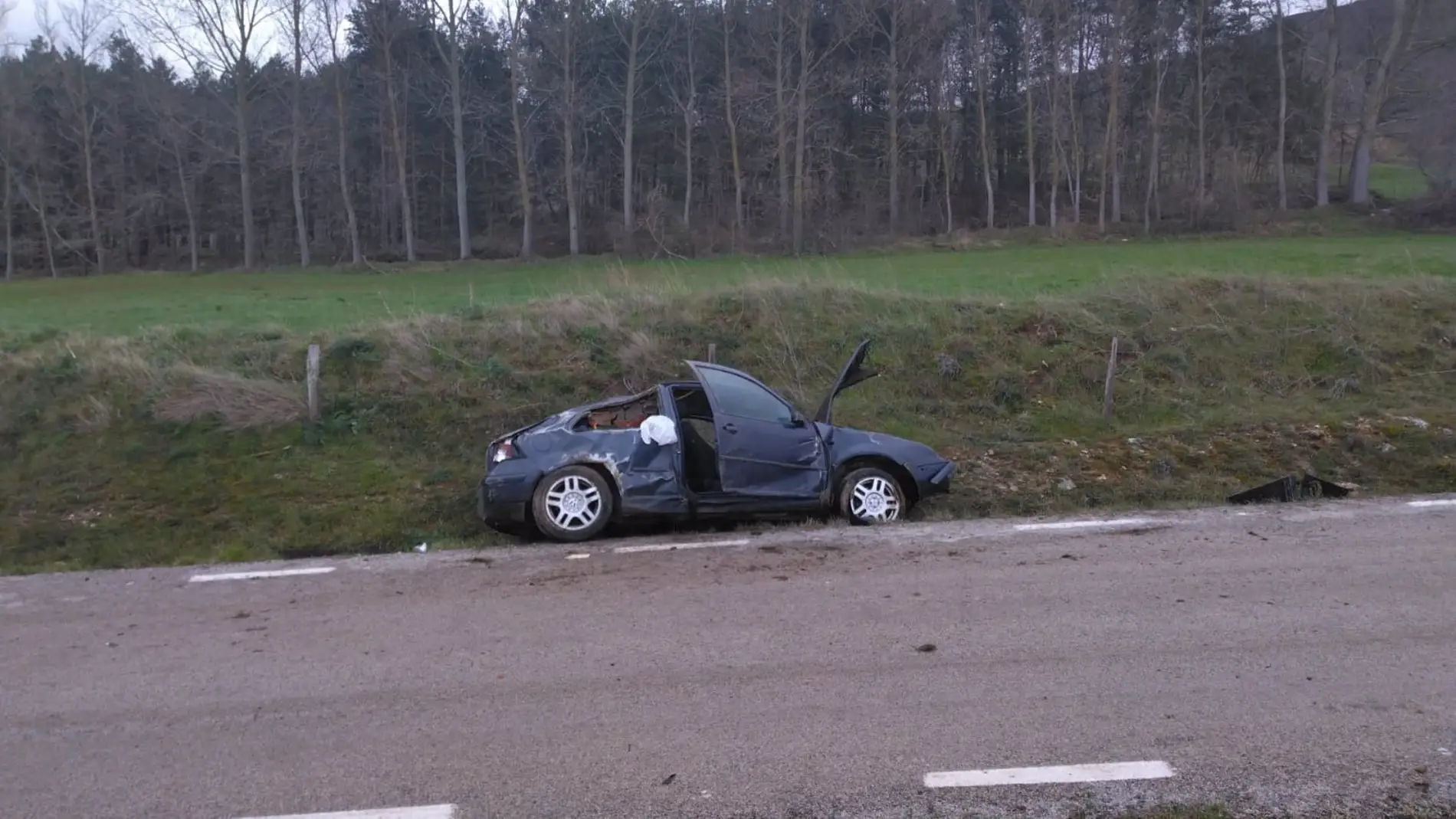 Una joven de 21 años, en estado grado grave tras sufrir un accidente en coche en Valderredible