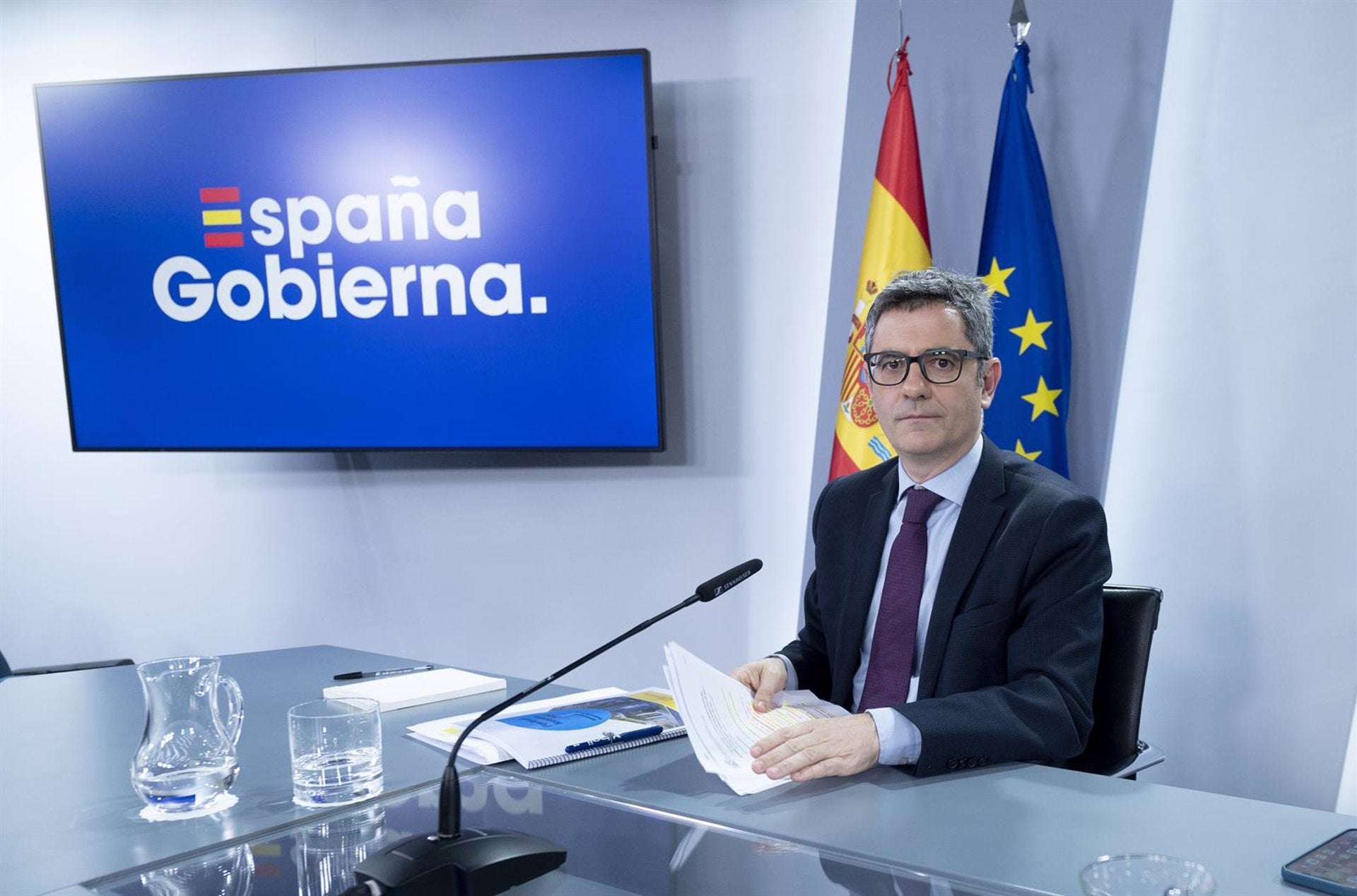 El Senado reprueba a Bolaños y a Sánchez: reproches por la Comisión de Venecia y el "desprecio" a los concejales de pueblo El Senado reprueba a Bolaños y a Sánchez: reproches por la Comisión de Venecia y el "desprecio" a los concejales de pueblo