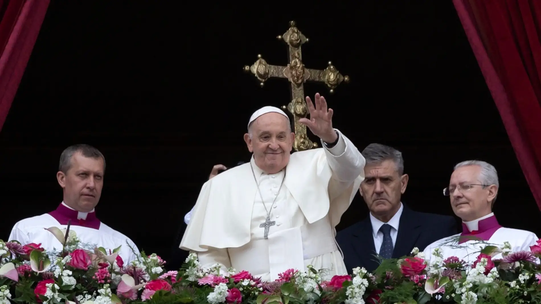 El papa alerta contra los "vientos de la guerra" sobre Europa en su mensaje de Pascua