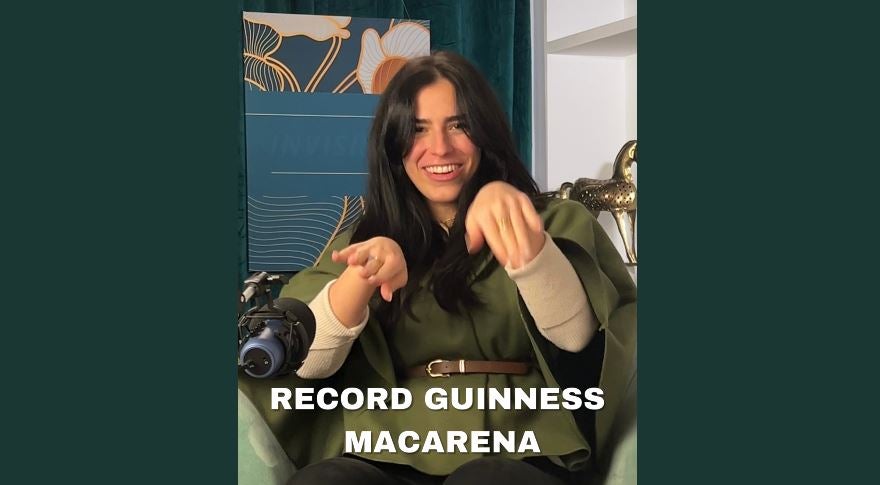 Elena Castilla, la joven que se ha propuesto batir el récord mundial de personas bailando a la vez La Macarena Elena Castilla, la joven que se ha propuesto batir el récord mundial de personas bailando a la vez La Macarena