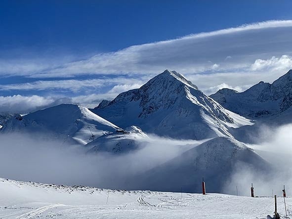 Hallada muerta una adolescente española que cayó por un barranco en el lado francés de los Pirineos Hallada muerta una adolescente española que cayó por un barranco en el lado francés de los Pirineos