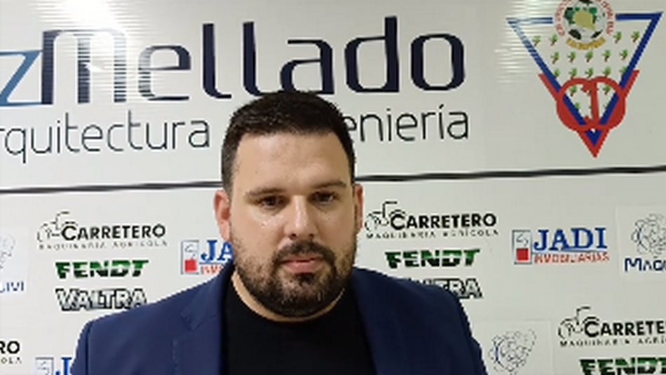 Rubén Chamero no seguirá entrenando al C. D. Valdepeñas la próxima temporada Rubén Chamero no seguirá entrenando al C. D. Valdepeñas la próxima temporada