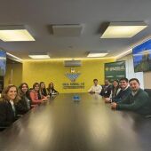 Caja Rural de Extremadura incorpora durante nueve meses a diez alumnos de egresados de la UEx como becarios en formación