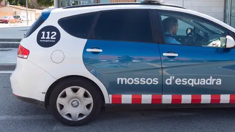 Imagen de archivo de un coche de los Mossos d'Esquadra. Imagen de archivo de un coche de los Mossos d'Esquadra. EFE/ David Borrat
