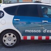 Imagen de archivo de un coche de los Mossos d'Esquadra. EFE/ David Borrat