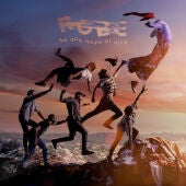 Robe Iniesta recibe el disco de oro por las ventas de su último disco 'Se nos lleva el aire'