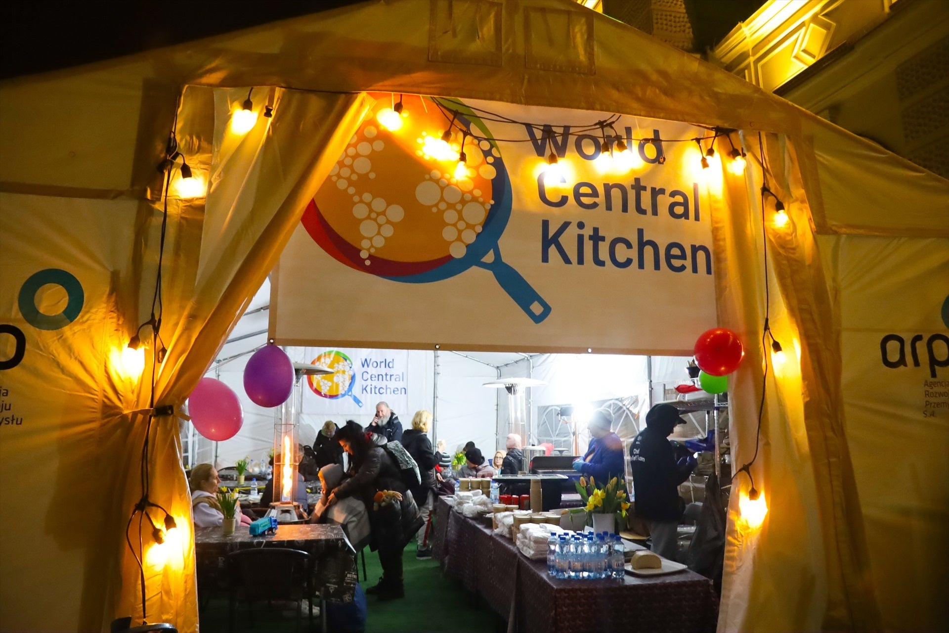 Qué es World Central Kitchen, la ONG de José Andrés que ha sufrido un ataque en Gaza Qué es World Central Kitchen, la ONG de José Andrés que ha sufrido un ataque en Gaza