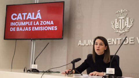 Mar&iacute;a P&eacute;rez, concejal del PSPV-PSOE en el Ayuntamiento de Val&egrave;ncia, en rueda de prensa
