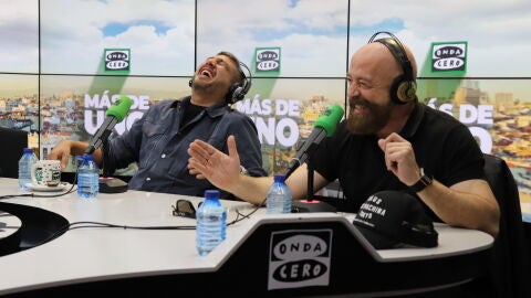 Ricardo Mendoza, humorista peruano, y Goyo Jim&eacute;nez en 'M&aacute;s de uno'