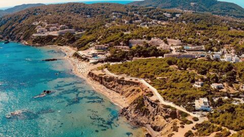 La playa de Es Figueral, que forma parte de Santa Eulària des Riu, en la costa noreste de la isla de Ibiza