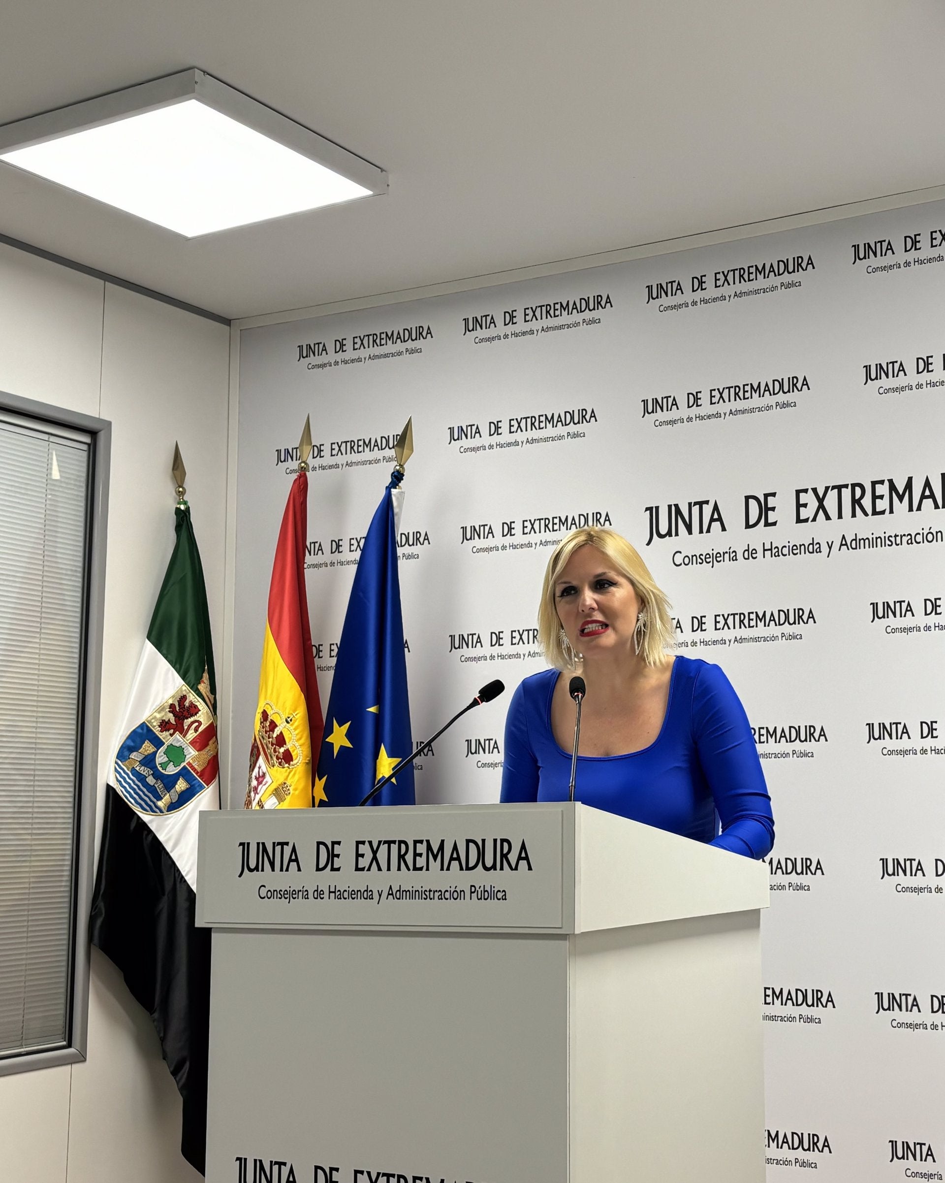 La Junta muestra su "compromiso" con el abono del 2% a los funcionarios pero defiende destinar los 17 millones a otras acciones La Junta muestra su "compromiso" con el abono del 2% a los funcionarios pero defiende destinar los 17 millones a otras acciones