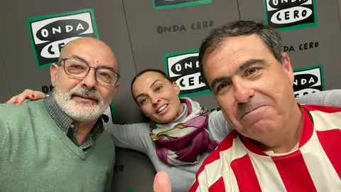 Rafa García con parte del esquipo de Más de Uno Castellón. Rafa García con parte del esquipo de Más de Uno Castellón.