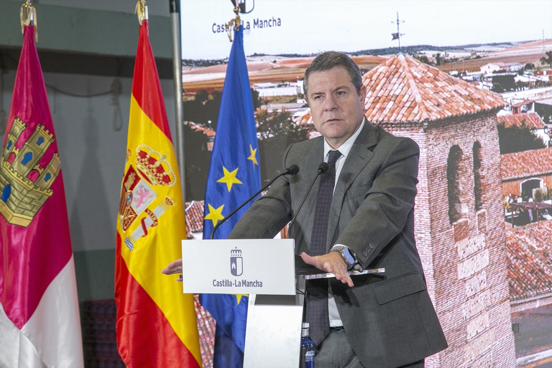 Page pide a Pedro Sánchez lealtad institucional y expresa su preocupación por la financiación autonómica Page pide a Pedro Sánchez lealtad institucional y expresa su preocupación por la financiación autonómica