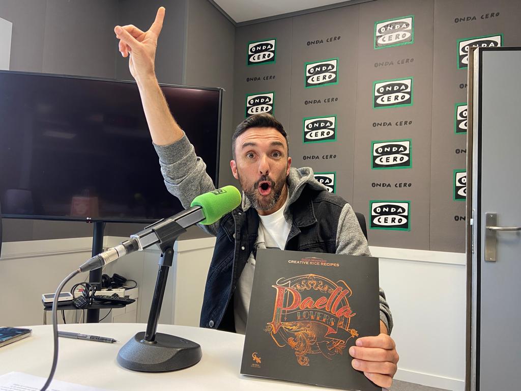 David Montero, conocido como @Ricepaella, publica la versión en inglés de su exitoso libro 'Paella Lovers' David Montero, conocido como @Ricepaella, publica la versión en inglés de su exitoso libro 'Paella Lovers'