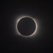 A qué hora será el eclipse solar del 8 de abrill: cómo verlo en directo