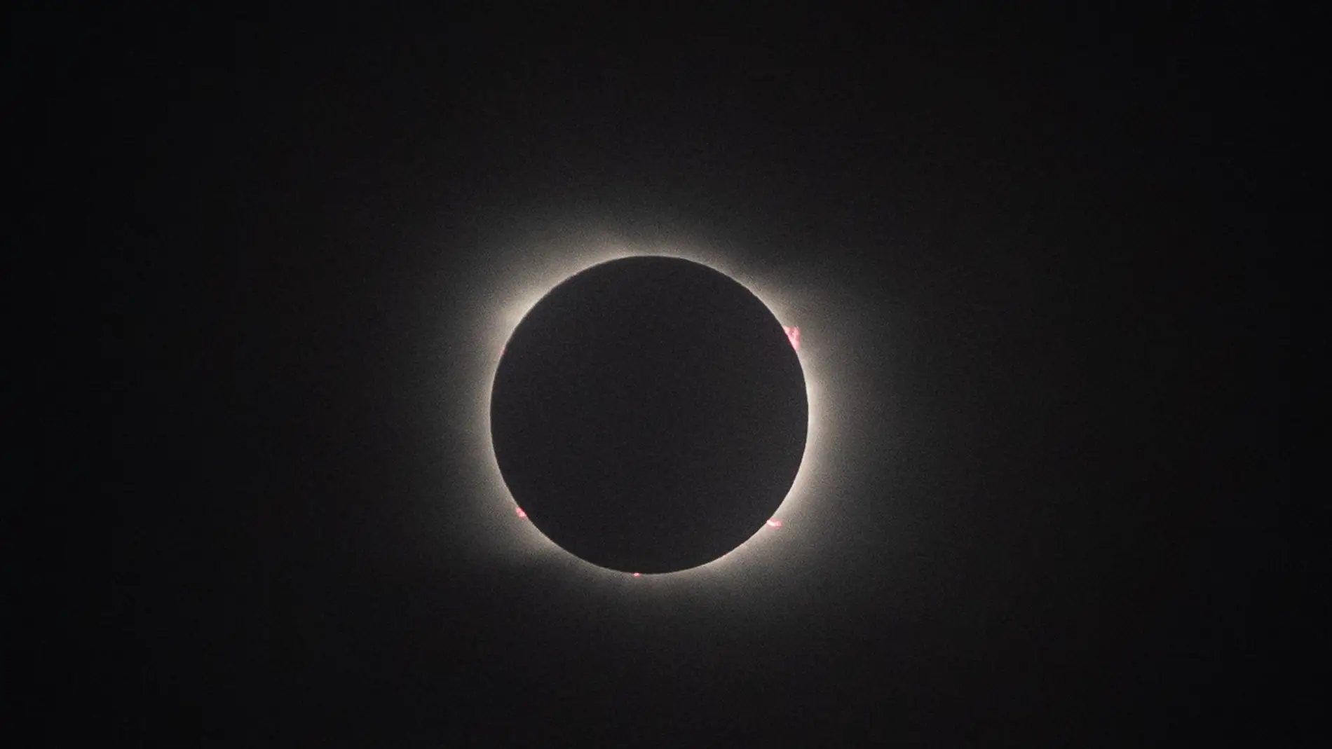 A qué hora será el eclipse solar del 8 de abrill: cómo verlo en directo
