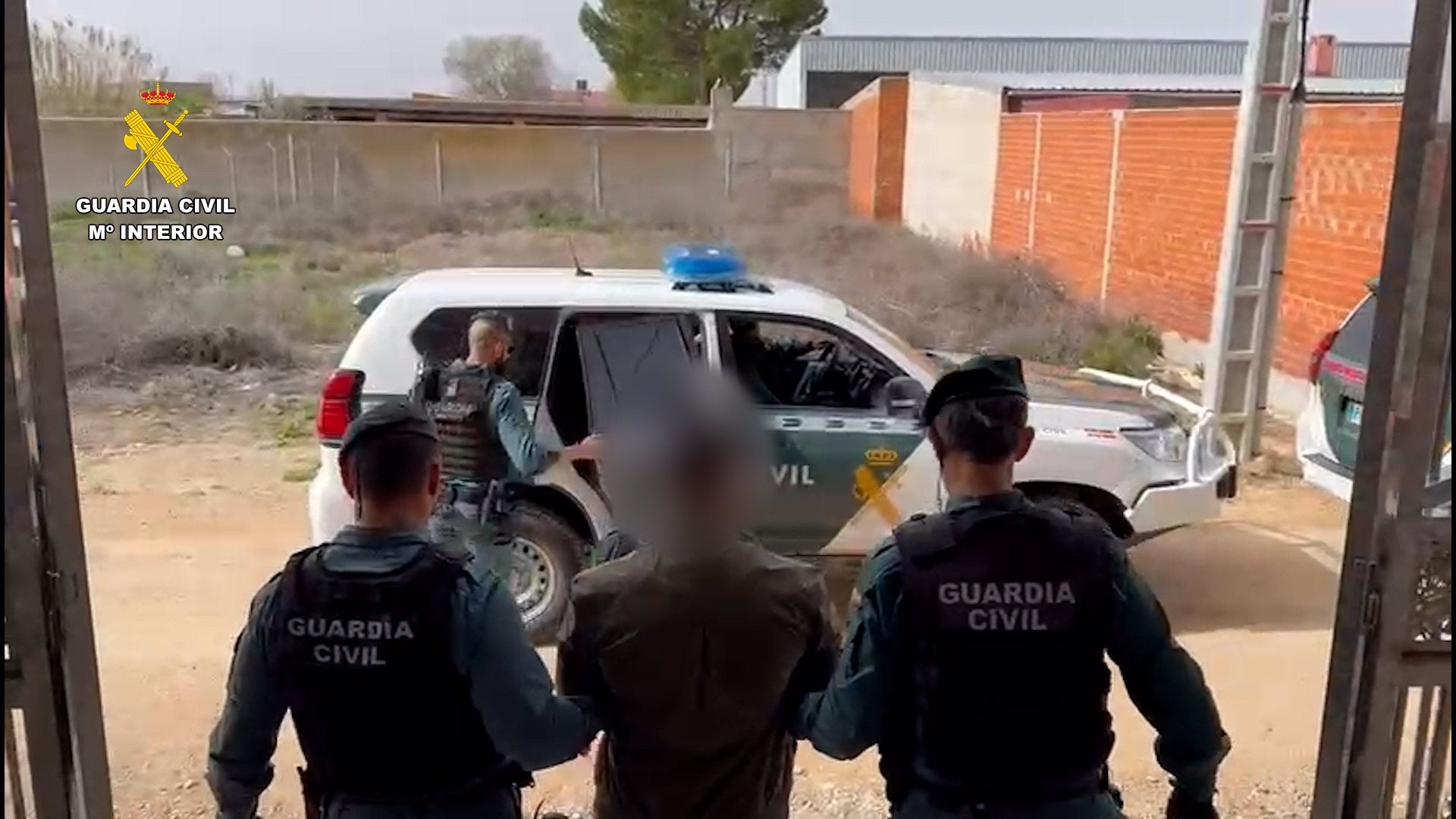 Tres detenidos en Toledo que cobraban hasta 16.000 euros a migrantes por meterlos ilegalmente en la península Tres detenidos en Toledo que cobraban hasta 16.000 euros a migrantes por meterlos ilegalmente en la península