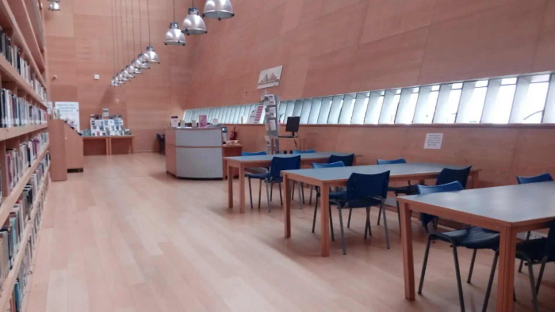 Cierran la biblioteca Ramón J. Sender de Huesca para revisar el falso techo