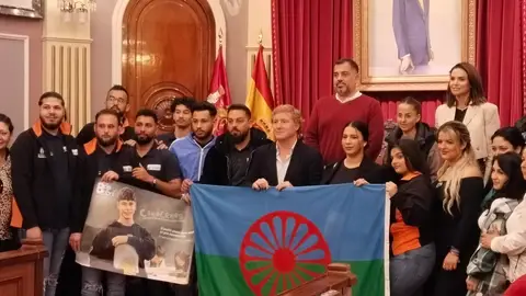 Celebración del Día Internacional del Gitano en el salón de plenos del Ayuntamiento de Badajoz. Celebración del Día Internacional del Gitano en el salón de plenos del Ayuntamiento de Badajoz.