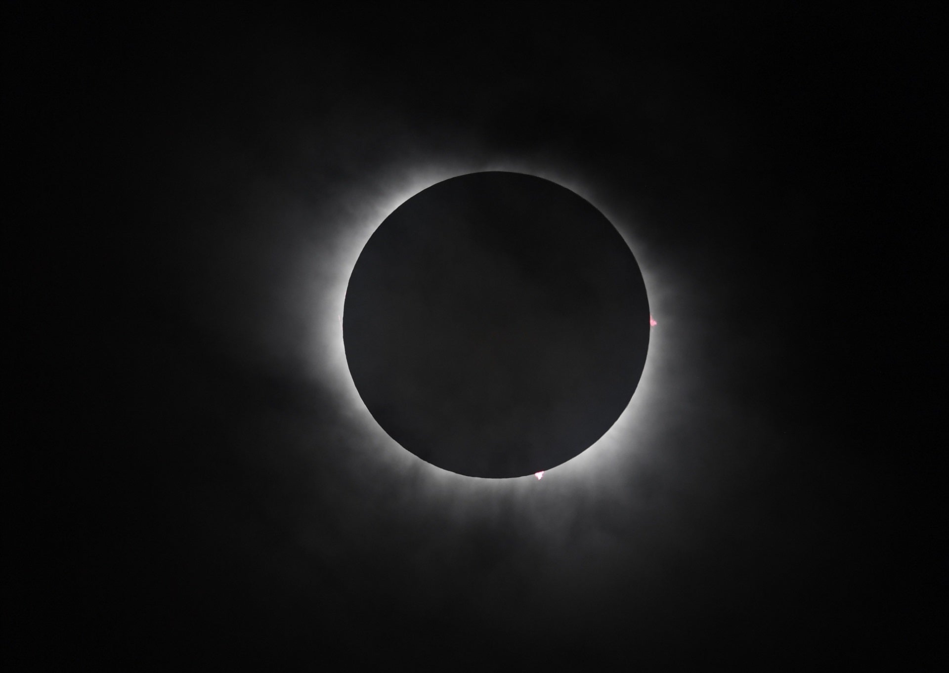 Las espectaculares imágenes del eclipse total de sol que ha dejado a oscuras Norteamérica Las espectaculares imágenes del eclipse total de sol que ha dejado a oscuras Norteamérica
