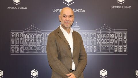 Javier &Aacute;vila