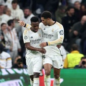 Vinicius JR y Jude Bellingham durante un partido del Real Madrid
