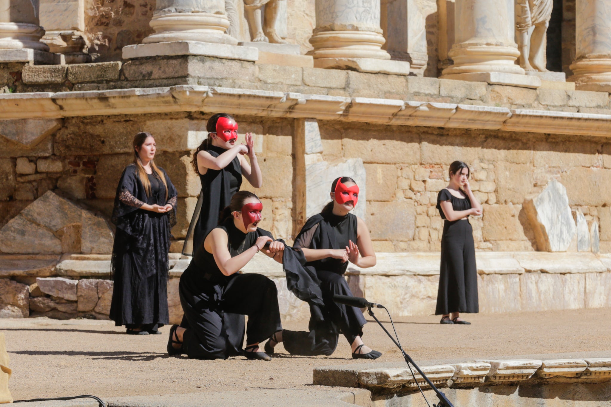 Más de 12.000 estudiantes y 500 profesores del país tienen esta semana la tradicional cita con el XXVI Festival Juvenil Europeo de Teatro Grecolatino Más de 12.000 estudiantes y 500 profesores del país tienen esta semana la tradicional cita con el XXVI Festival Juvenil Europeo de Teatro Grecolatino