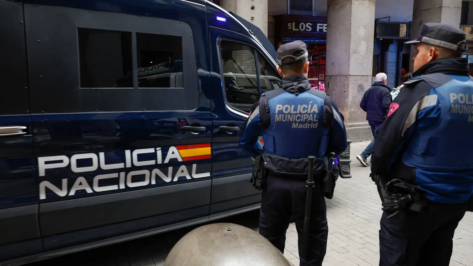 Imagen de archivo de un dispositivo de seguridad en el centro de Madrid