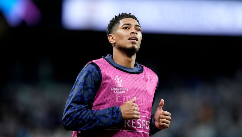 Bellingham durante el calentamiento del Real Madrid - Manchester City