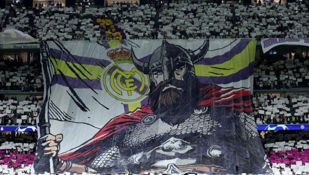 Tifo de la afición del Real Madrid en los cuartos de final de Champions