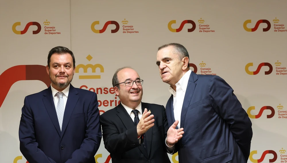 Los expresidentes del CSD, Víctor Francos y José Manuel Franco y el exministro de Deportes, Miquel Iceta