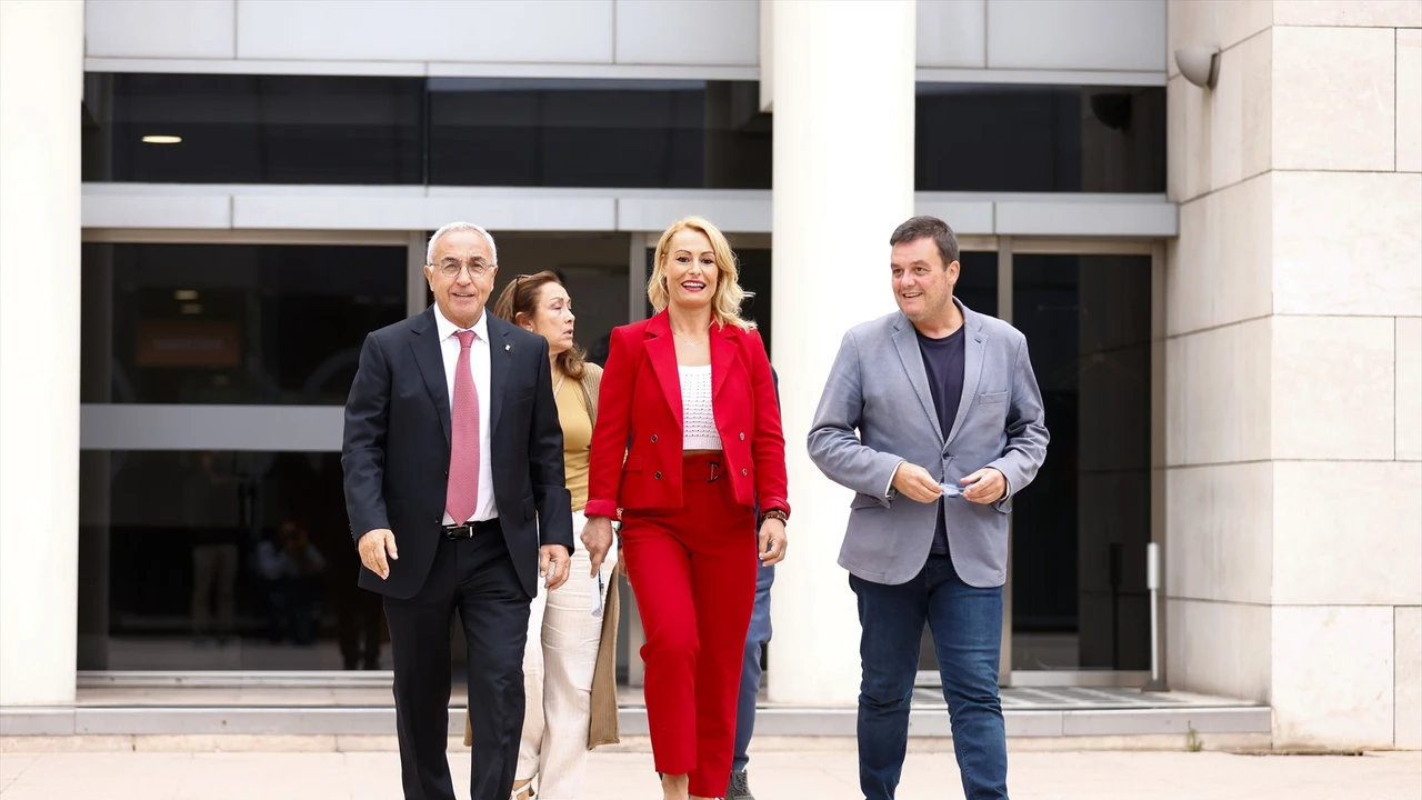 Alejandro Blanco, presidente del COE, la medalista olímpica Lydia Valentín y el expresidente del CSD, Víctor Francos